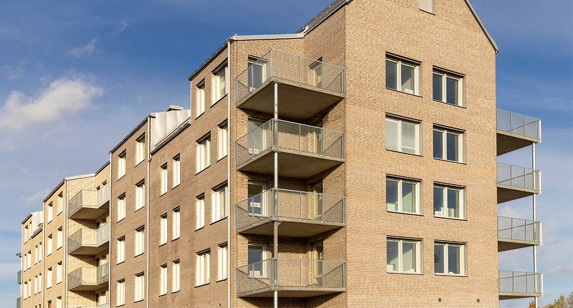 Nybyggda hus i kvarteret Biplanet med fasad i beige tegel