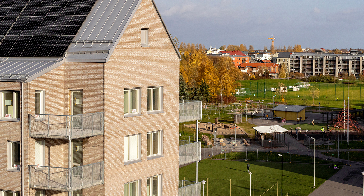 Nybyggt hus i kvarteret Biplanet med utsikt mot Änglandaskolan