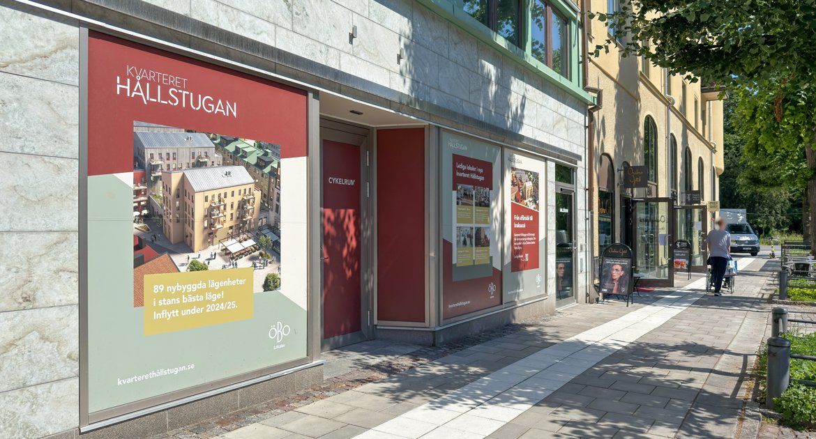 Entré till lokal i gatuplan på Stortorget 17, kvarteret Hållstugan i Örebro.