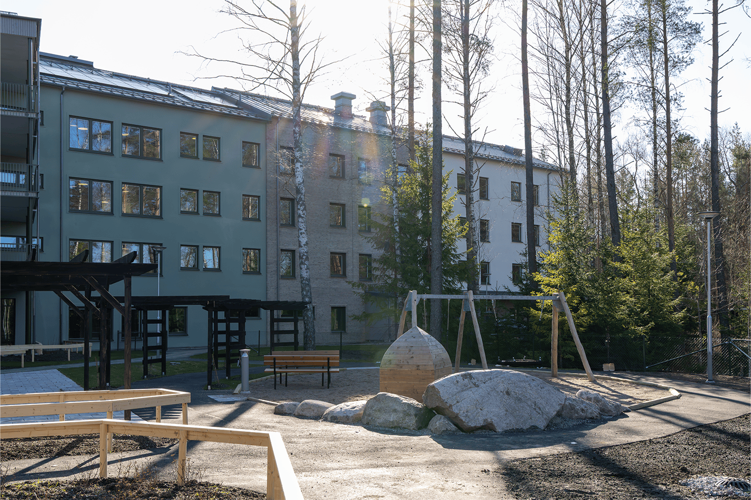 I det sörskilda boendet Saxons ör skogen inpå knuten.